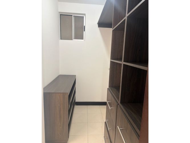 Apartamento de 3 alcobas en venta en Cristales, Cali, 190 m² · foto 8 de 24