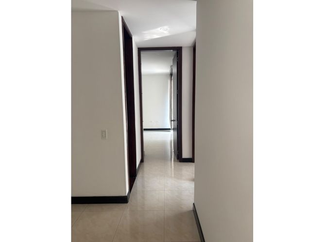 Apartamento de 3 alcobas en venta en Cristales, Cali, 190 m² · foto 10 de 24
