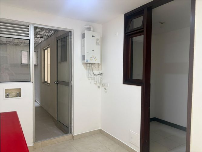 Apartamento de 3 alcobas en venta en Cristales, Cali, 190 m² · foto 13 de 24