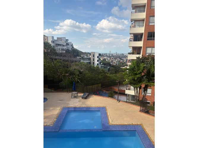 Apartamento de 3 alcobas en venta en Cristales, Cali, 190 m² · foto 18 de 24