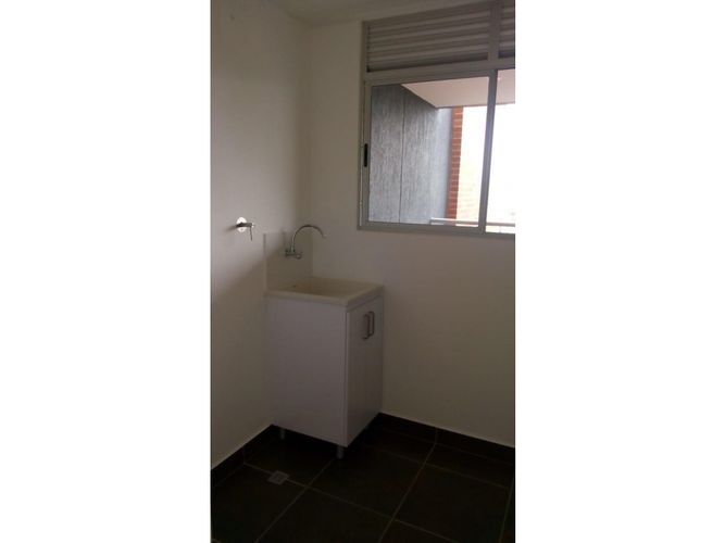Apartamento de 2 alcobas en arriendo en Loma Del Esmeraldal, Itagüí, 85 m² · foto 13 de 20