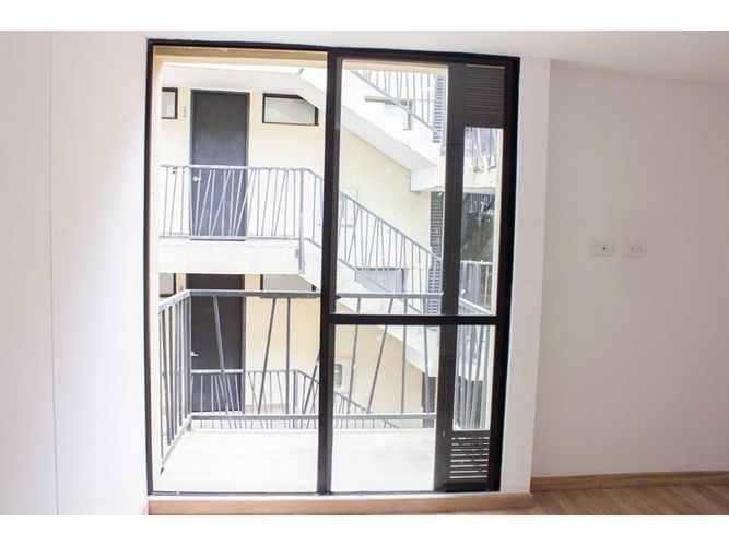 Apartaestudio en venta en La Candelaria, Bogotá, 37 m² · foto 3 de 13