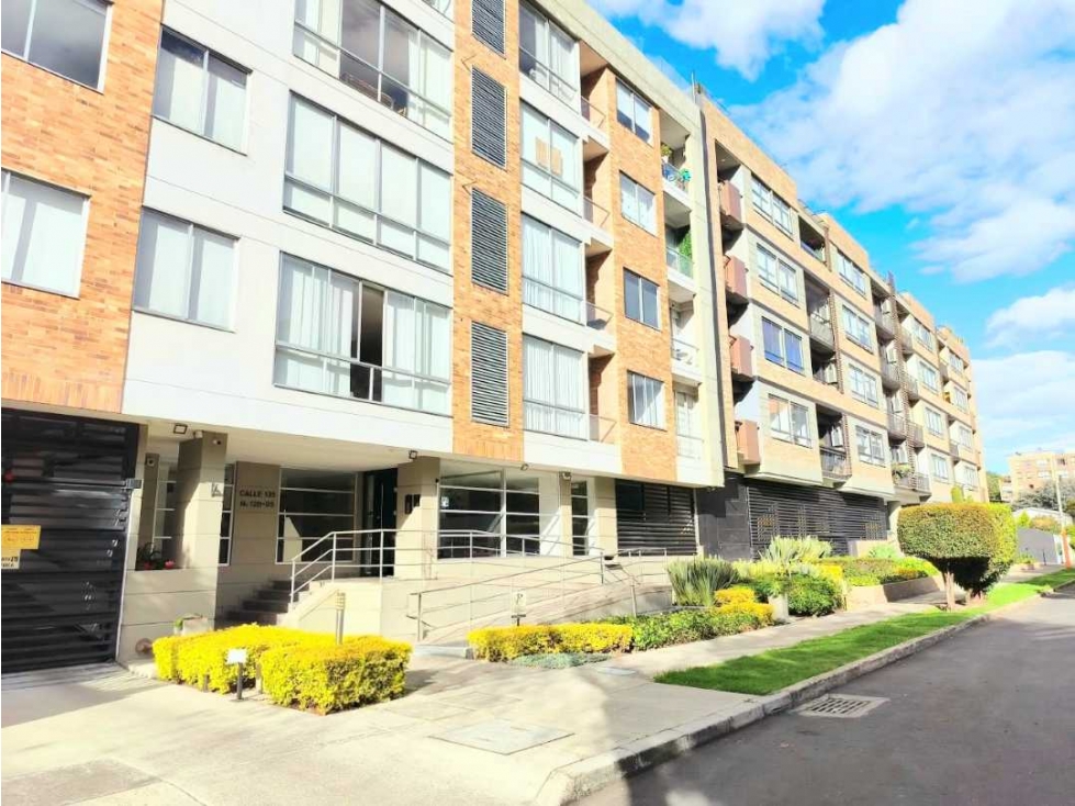 Apartamento en venta en Country Club, Bogotá · foto 2 de 24