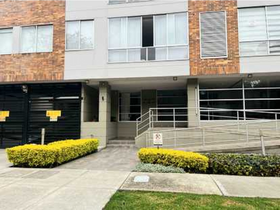 Apartamento en venta en Country Club, Bogotá · foto 3 de 24