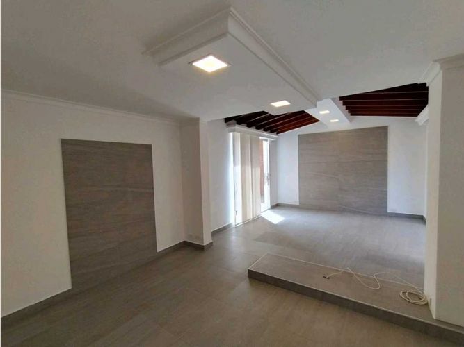 Apartamento de 3 alcobas en venta en La Florida, Medellín, 200 m² · foto 2 de 24