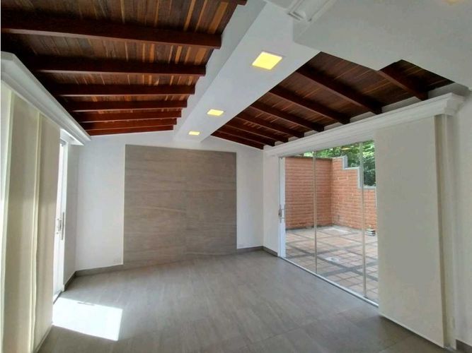 Apartamento de 3 alcobas en venta en La Florida, Medellín, 200 m² · foto 3 de 24