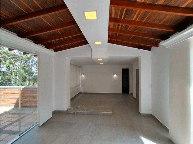 Apartamento de 3 alcobas en venta en La Florida, Medellín, 200 m² · foto 5 de 24