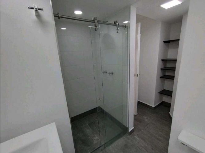 Apartamento de 3 alcobas en venta en La Florida, Medellín, 200 m² · foto 11 de 24