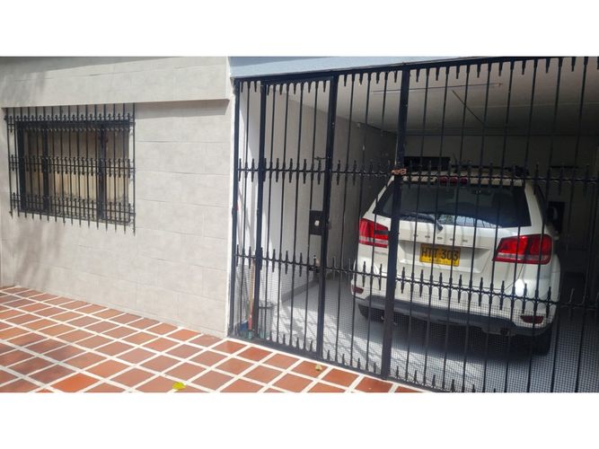 Casa de 5 alcobas en venta en Camino Real - Los Fundadores, Cali, 242 m² · foto 5 de 24