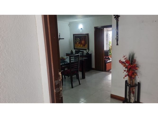 Casa de 5 alcobas en venta en Camino Real - Los Fundadores, Cali, 242 m² · foto 8 de 24