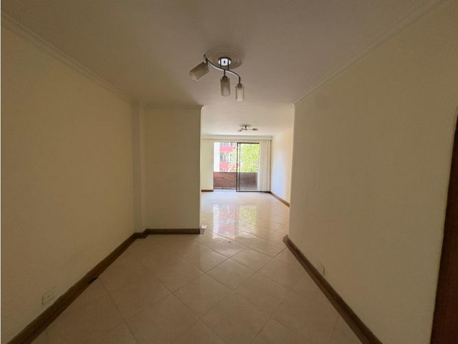 Apartamento de 3 alcobas en venta en Laureles, Medellín, 149 m² · foto 2 de 14