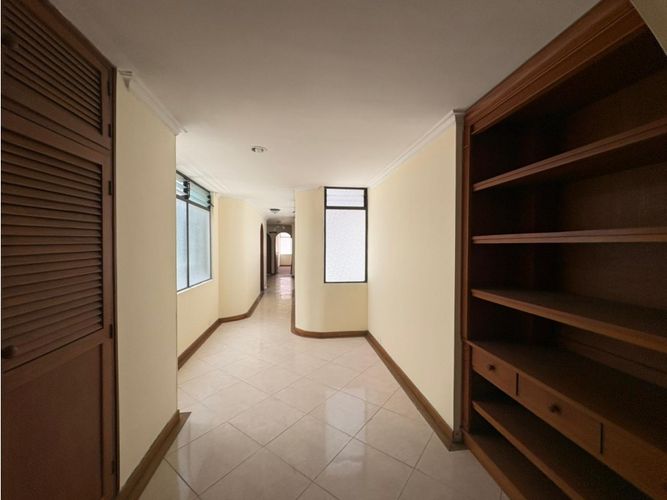Apartamento de 3 alcobas en venta en Laureles, Medellín, 149 m² · foto 4 de 14