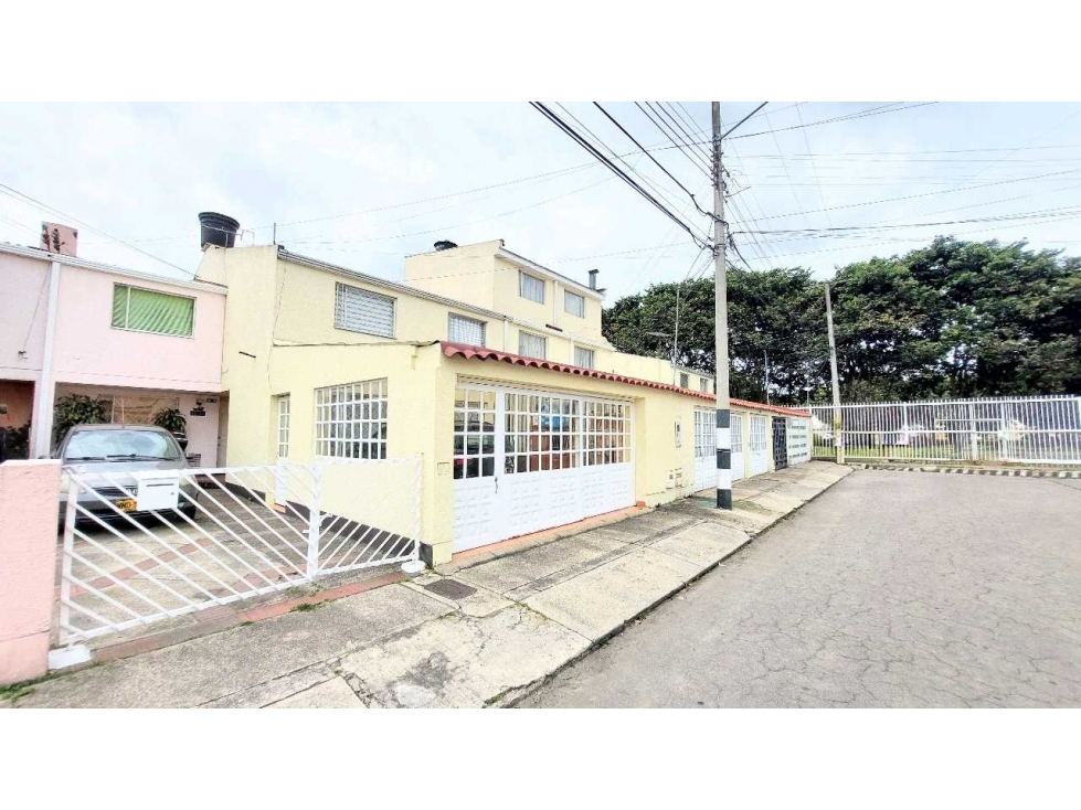 Casa en venta en Villa Del Prado, Bogotá · foto 2 de 24