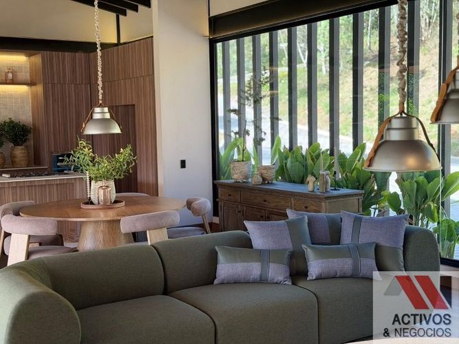 Casa de 3 alcobas en venta en Pantanillo, El Retiro, 1577 m² · foto 2 de 24