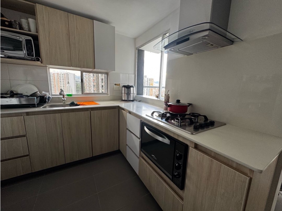 Apartamento en venta en Loma De Los Bernal, Medellín · foto 4 de 11