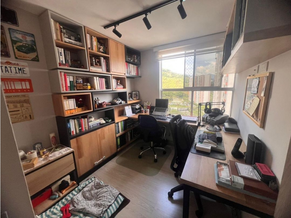 Apartamento en venta en Loma De Los Bernal, Medellín · foto 8 de 11