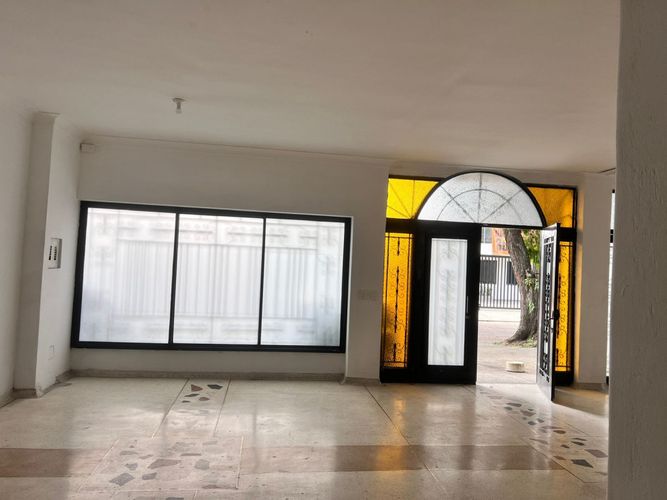 Local en arriendo en Prados Del Norte, Cali, 200 m² · foto 2 de 8