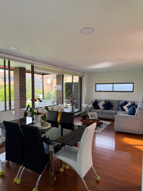 Casa de 3 alcobas en venta en Pueblo Viejo, Cota, 209 m² · foto 2 de 24
