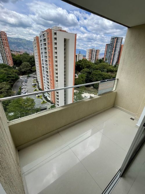 Apartamento de 2 alcobas en arriendo en Belén, Medellín, 86 m² · foto 24 de 24