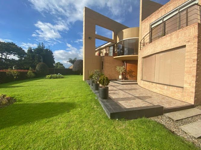 Casa de 4 alcobas en venta en San Simón, Bogotá, 425 m² · foto 2 de 20