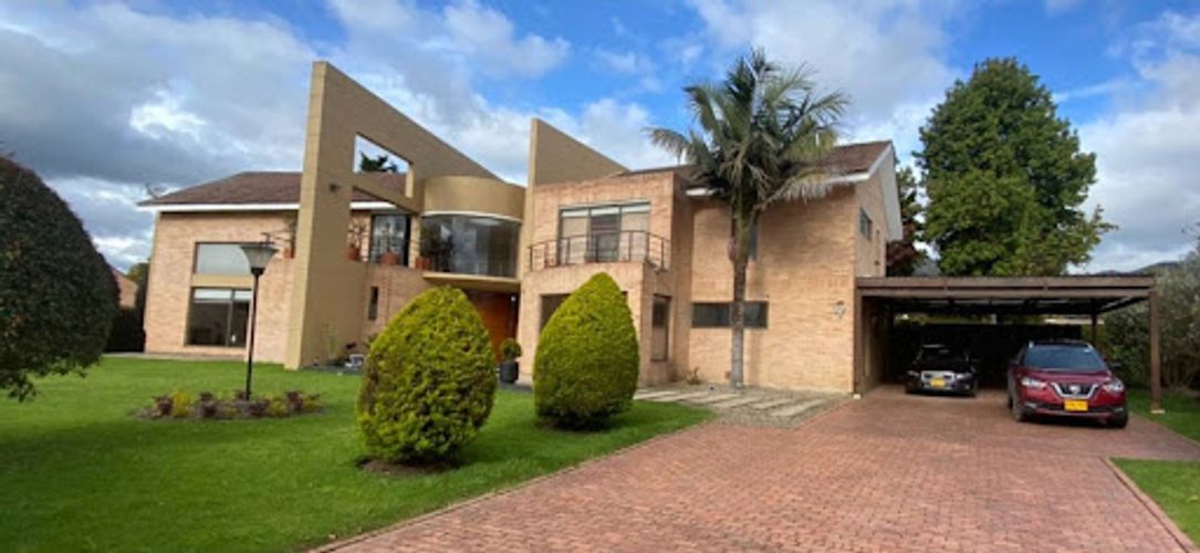 Casa de 4 alcobas en venta en San Simón, Bogotá, 425 m² · foto 3 de 20