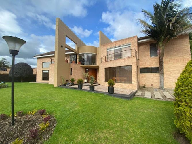 Casa de 4 alcobas en venta en San Simón, Bogotá, 425 m² · foto 8 de 20