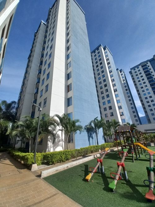 Apartamento de 3 alcobas en venta en Picaleña Y Mirolindo, Ibagué, 67 m² · foto 2 de 24