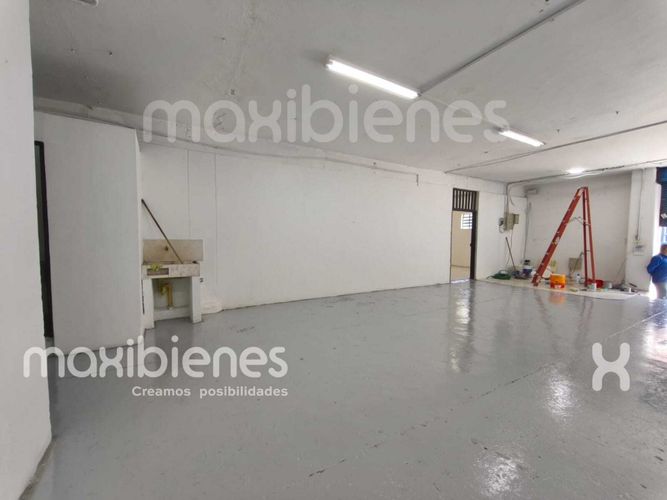 Bodega en arriendo en Los Colores, Medellín, 108 m² · foto 2 de 11