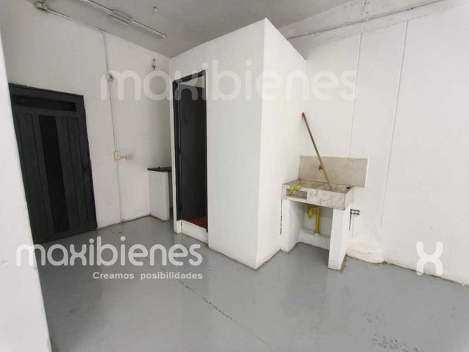 Bodega en arriendo en Los Colores, Medellín, 108 m² · foto 5 de 11