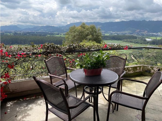 Casa de 4 alcobas en venta en Aposentos, Sopó, 454 m² · foto 2 de 20