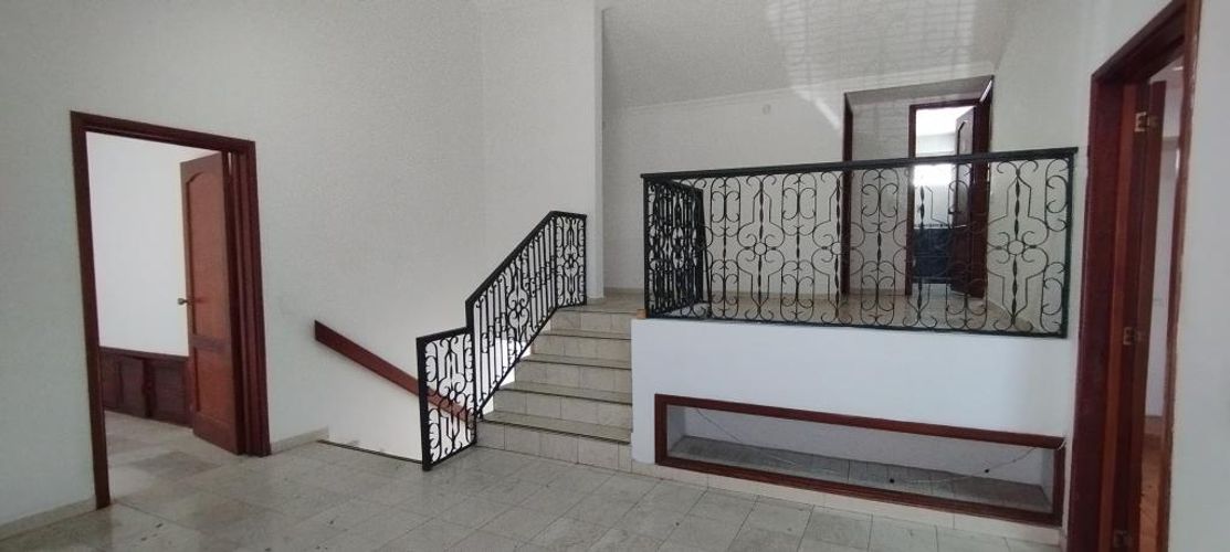 Casa de 3 alcobas en venta en Bellavista, Cali, 302 m² · foto 2 de 24