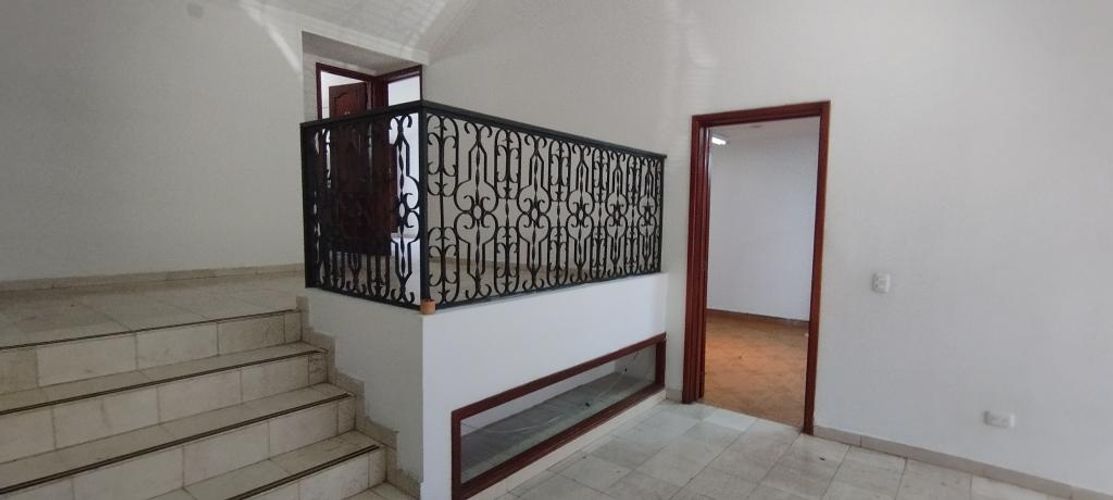 Casa de 3 alcobas en venta en Bellavista, Cali, 302 m² · foto 3 de 24