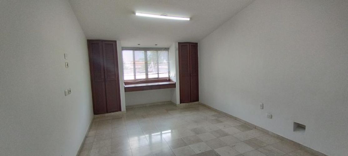 Casa de 3 alcobas en venta en Bellavista, Cali, 302 m² · foto 7 de 24