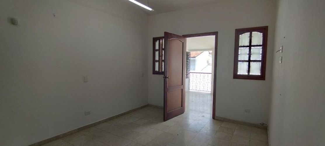 Casa de 3 alcobas en venta en Bellavista, Cali, 302 m² · foto 9 de 24