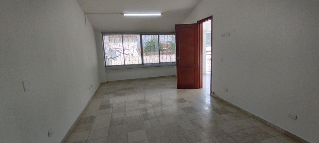 Casa de 3 alcobas en venta en Bellavista, Cali, 302 m² · foto 15 de 24
