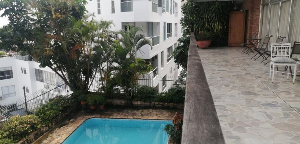 Casa de 5 alcobas en venta en Arboledas, Cali, 670 m² · foto 3 de 22