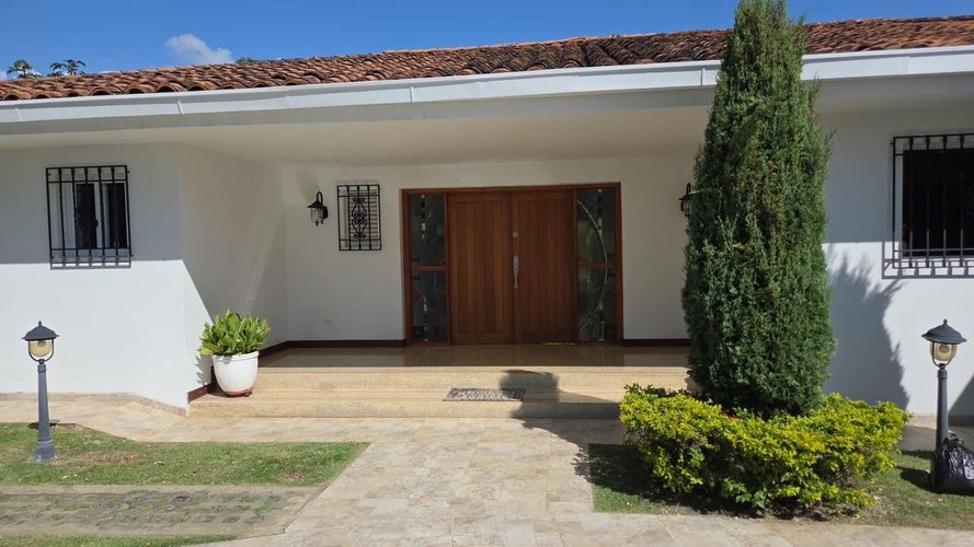 Casa de 4 alcobas en venta en Ciudad Jardin, Cali, 1543 m² · foto 24 de 24
