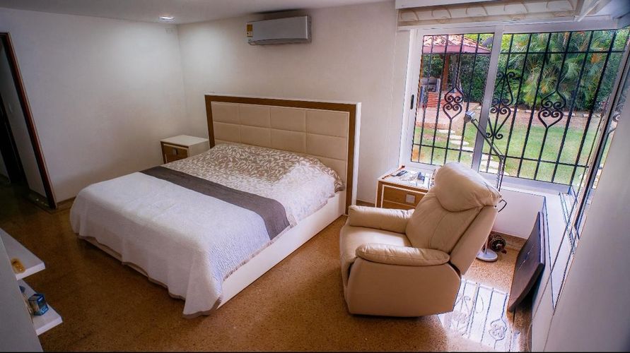 Casa de 4 alcobas en venta en Ciudad Jardin, Cali, 1543 m² · foto 22 de 24