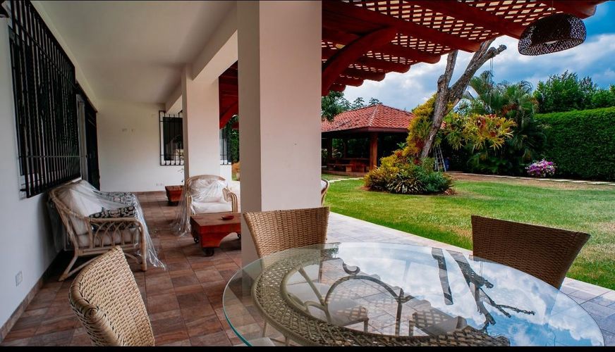 Casa de 4 alcobas en venta en Ciudad Jardin, Cali, 1543 m² · foto 3 de 24