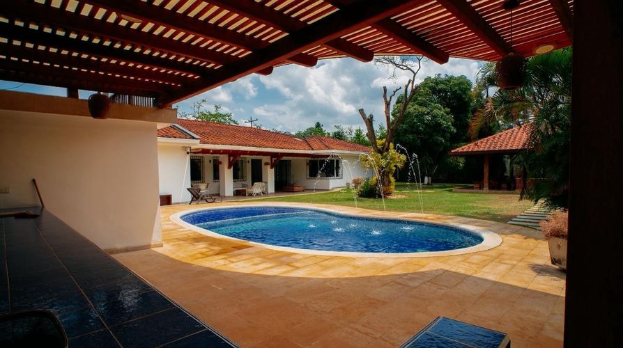 Casa de 4 alcobas en venta en Ciudad Jardin, Cali, 1543 m² · foto 4 de 24