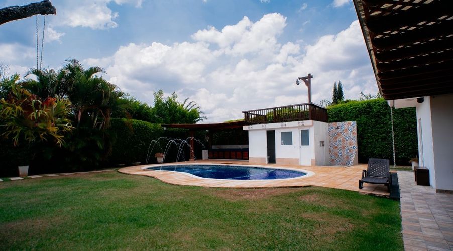 Casa de 4 alcobas en venta en Ciudad Jardin, Cali, 1543 m² · foto 10 de 24