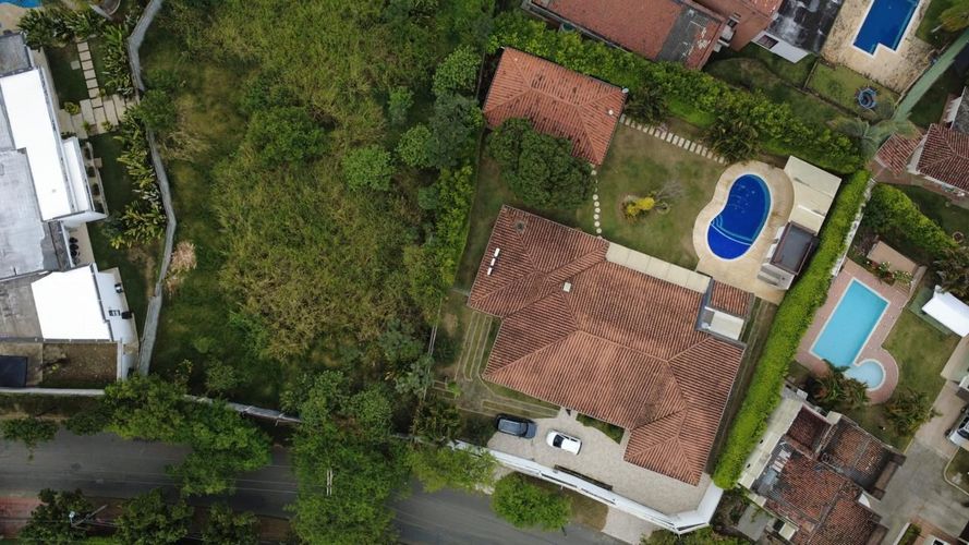 Casa de 4 alcobas en venta en Ciudad Jardin, Cali, 1543 m² · foto 15 de 24
