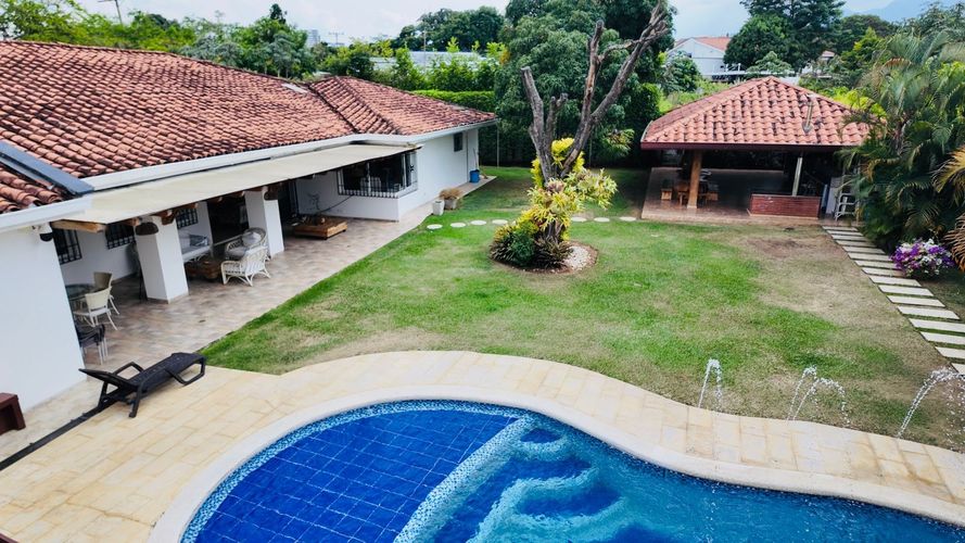 Casa de 4 alcobas en venta en Ciudad Jardin, Cali, 1543 m² · foto 11 de 24