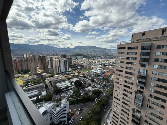 Apartamento de 3 alcobas en arriendo en Castropol, Medellín, 116 m² · foto 8 de 19
