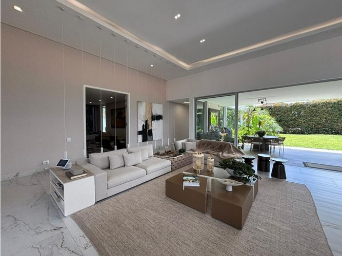 Casa de 4 alcobas en venta en Llano Grande, Rionegro, 480 m² · foto 3 de 20