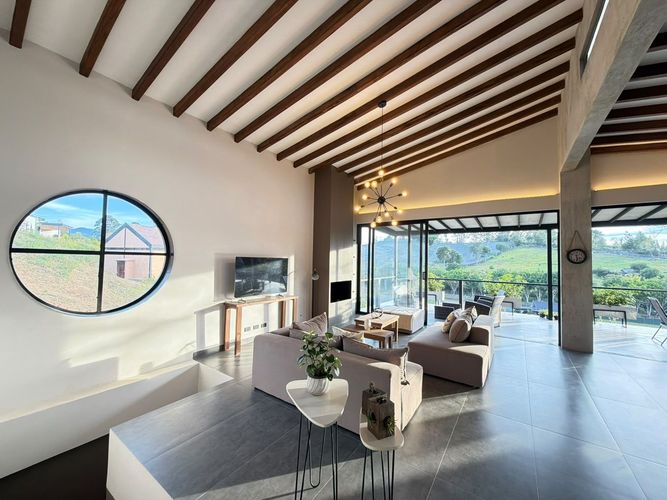 Casa de 3 alcobas en venta en Rionegro, 300 m² · foto 3 de 15