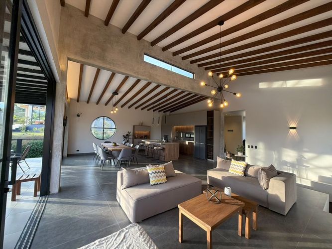 Casa de 3 alcobas en venta en Rionegro, 300 m² · foto 4 de 15