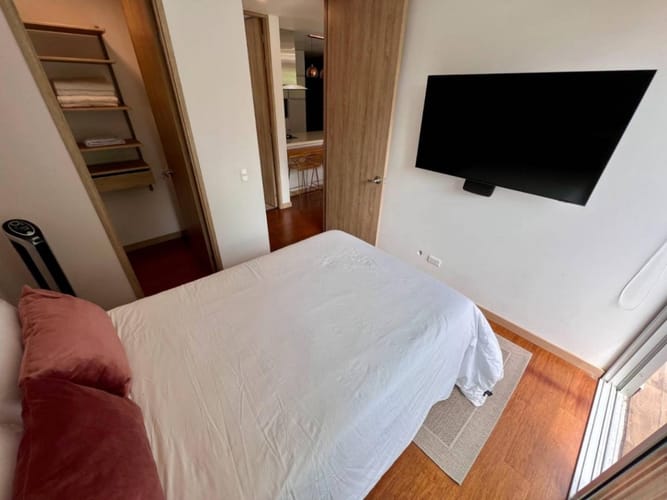 Apartamento de 2 alcobas en arriendo en El Poblado, Medellín, 74 m² · foto 3 de 22