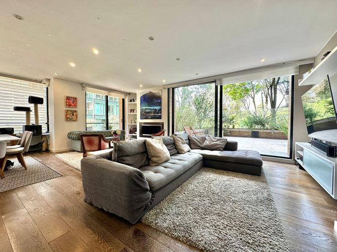 Apartamento de 3 alcobas en venta en La Cabrera, Bogotá, 170 m² · foto 2 de 24