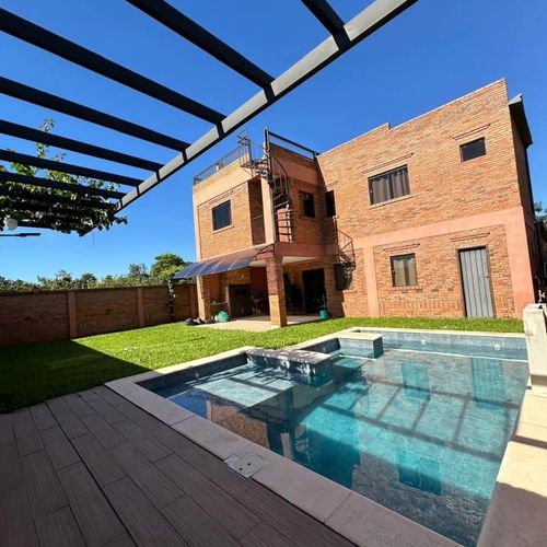 OFERTA!!! EN VENTA LUJOSA CASA EN SAN BERNARDINO - foto 1